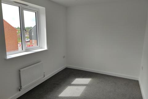 2 bedroom semi-detached house to rent, Rydwar Close, Oulton Broad NR32 3FT