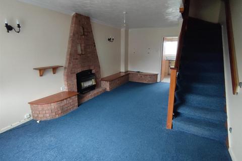 2 bedroom semi-detached house to rent, Wannock Close, Lowestoft, NR33 8DW