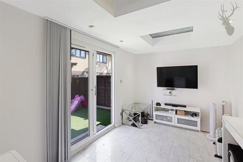 9 Friars Close, London, E4 6UX