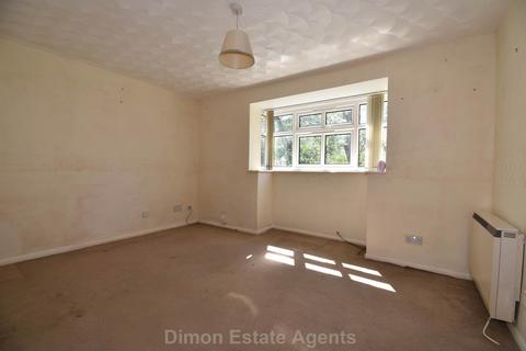 2 bedroom flat for sale, Dandelion Close, Carisbrooke Green
