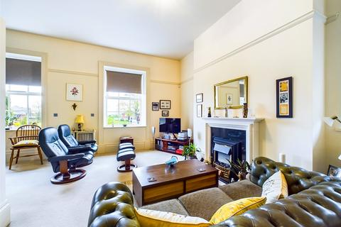 2 bedroom apartment for sale, Winkton Lodge, 1 Redwood Drive, Winkton, Christchurch, BH23
