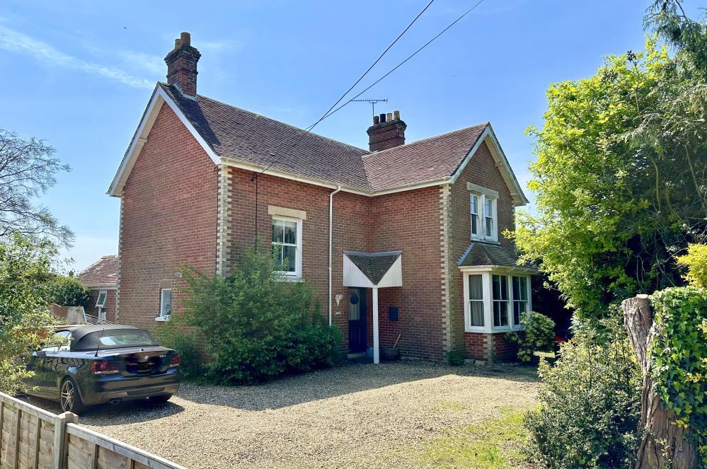 Northfield Road, Ringwood, BH24 1SU 4 bed detached house for sale £