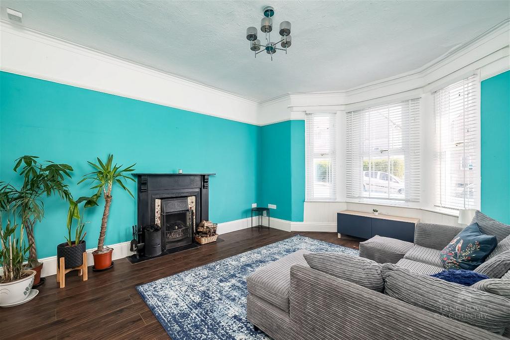 Jephson Road, Plymouth PL4 3 bed terraced house to rent £1,250 pcm (£