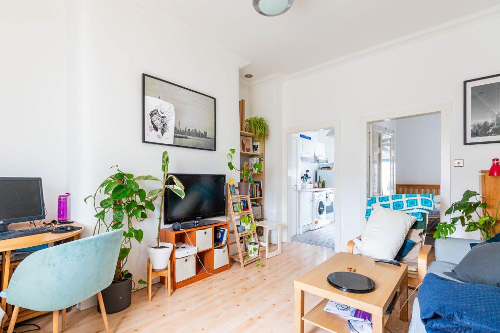 2964L Rosemount Buildings, Edinburgh, EH3 8DB 1 bed flat £1,095 pcm