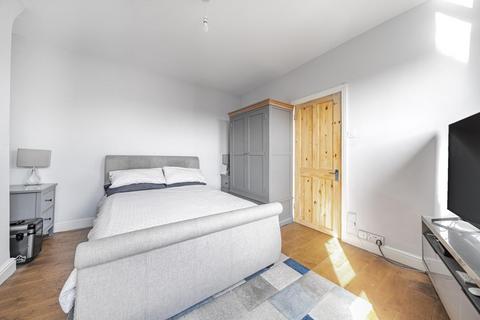 33 Moring Road, Tooting, London, SW17 8DN