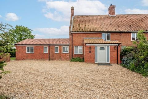 5 bedroom cottage for sale, Heath Road, Hempstead