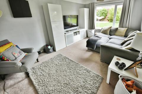 8 Blenheim Close, Hawarden, Deeside, CH5 3SJ