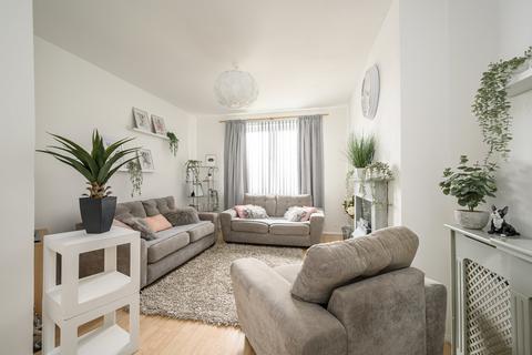 2 bedroom flat for sale, Royston Mains Street, Edinburgh EH5