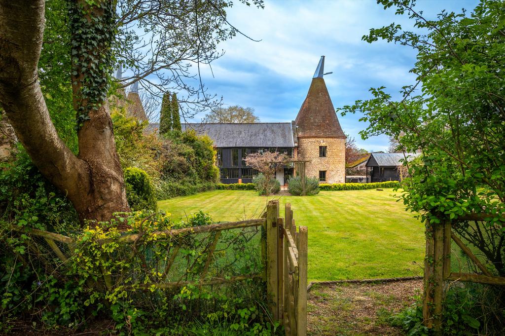 Headley Lane Passfield Liphook Hampshire Gu30 6 Bed Semi Detached House For Sale £1300000 9298