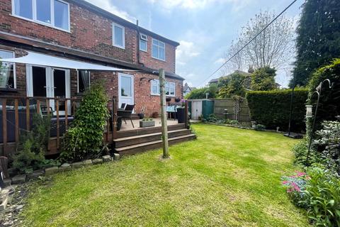 4 bedroom semi-detached house for sale, Warwick Road, Romiley