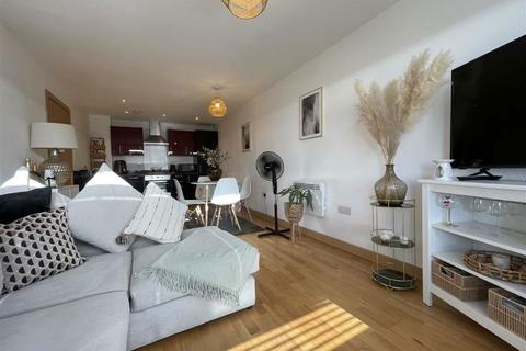 1 bedroom flat for sale, Cherrydown East, Basildon, London, Essex, SS16 5GT