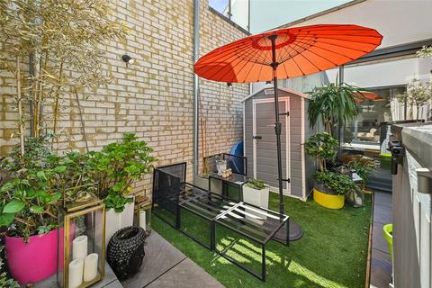 2 bedroom end of terrace house for sale, Willow Mews, Shepherd's Bush, London, W12