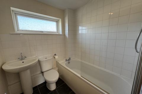 3 bedroom semi-detached house to rent, Willow Road, STREET, Somerset