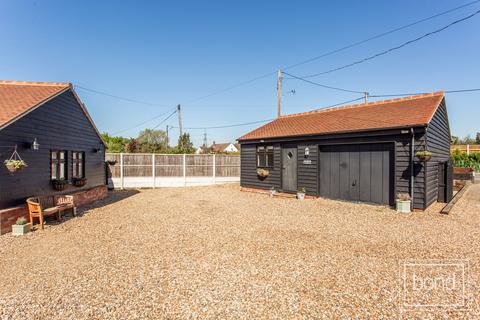 4 bedroom detached bungalow for sale, South Hanningfield Road, Chelmsford CM3