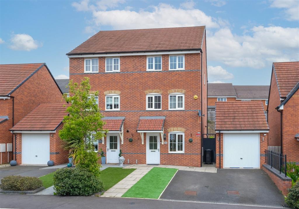 Norton Way, Norton, Bromsgrove, B61 0FD 4 bed semidetached house for