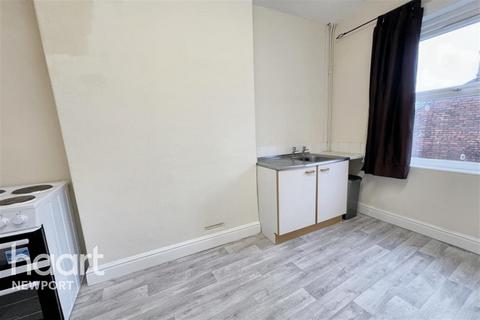 1 bedroom flat to rent, Commercial Street NP44