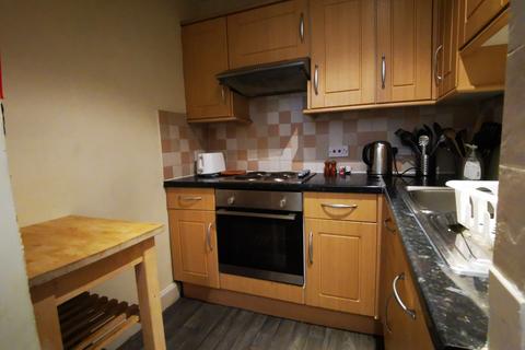 4 bedroom flat to rent, Leven Terrace, Edinburgh EH3