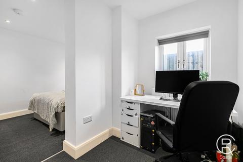 2 bedroom flat for sale, Boston Road, London, W7