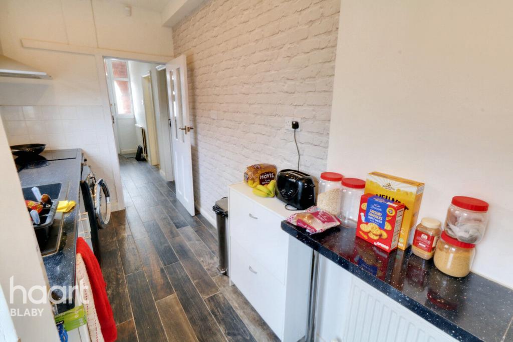 Little Glen Road, Glen Parva 3 bed semidetached house for sale £270,000