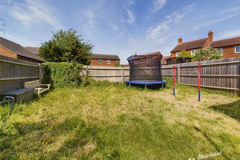 2 bedroom end of terrace house for sale, Howletts Close, Aylesbury