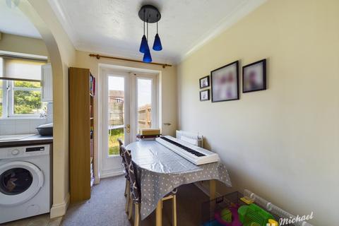 2 bedroom end of terrace house for sale, Howletts Close, Aylesbury