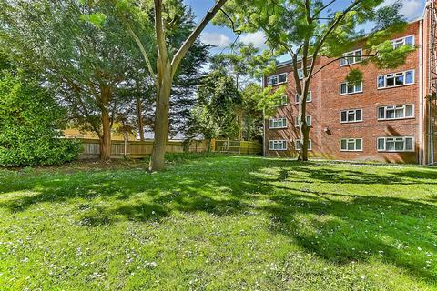 2 bedroom flat for sale, Holmwood Gardens, Wallington, Surrey