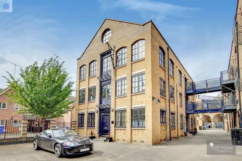 1 bedroom apartment for sale, Tower Bridge Road, London, SE1