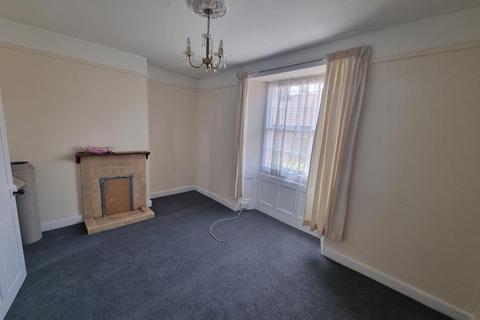 2 bedroom flat to rent, Crewkerne, TA18