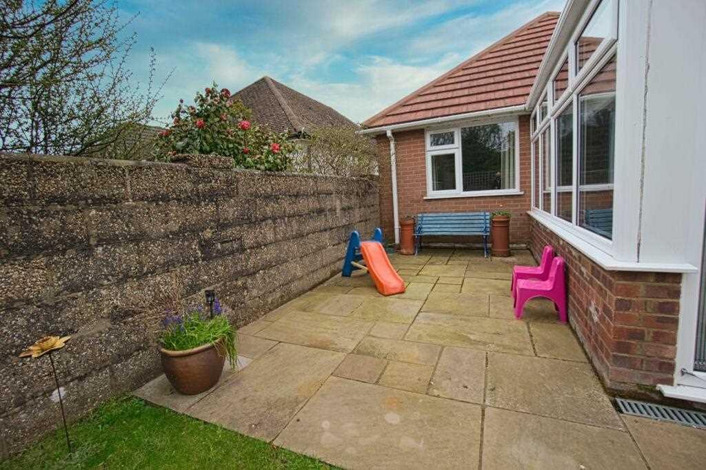 Side Garden (Rear)