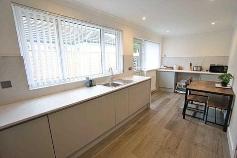 17 Banstead Road, Broadstone, BH18 9BB