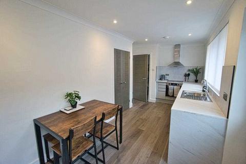17 Banstead Road, Broadstone, BH18 9BB