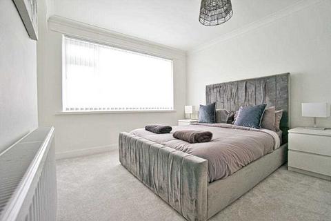 17 Banstead Road, Broadstone, BH18 9BB
