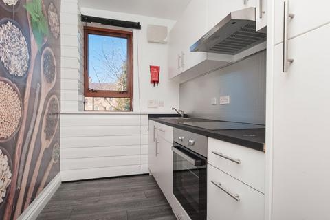 2 bedroom flat to rent, 2241L – Royston Mains Avenue, Edinburgh, EH5 1LF