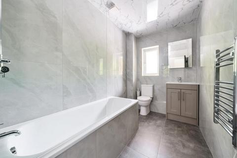 2 bedroom apartment to rent, Virginia Water