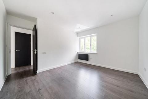 2 bedroom apartment to rent, Virginia Water