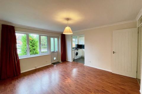 2 bedroom maisonette to rent, Saffron Close, Newbury RG14