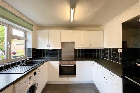 2 bedroom maisonette to rent, Saffron Close, Newbury RG14