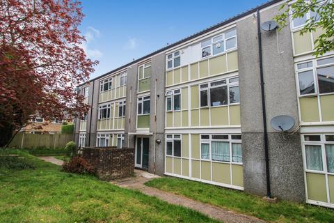 2 bedroom flat for sale, Holtye Walk, Crawley, West Sussex. RH10 6QP