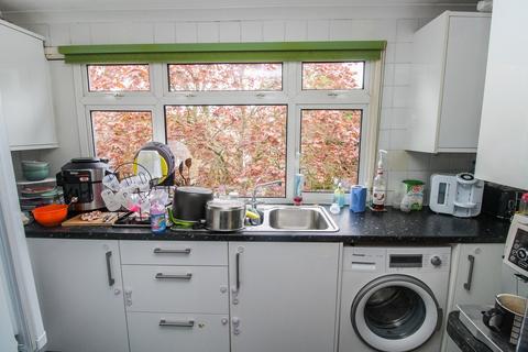 2 bedroom flat for sale, Holtye Walk, Crawley, West Sussex. RH10 6QP