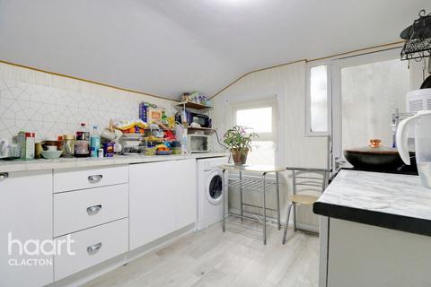 1 bedroom flat for sale, Beach Road, Clacton-On-Sea