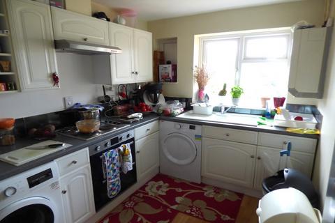 12 Minchin Close, Leatherhead, KT22 8BH