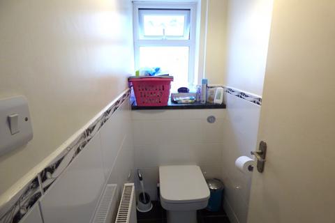 12 Minchin Close, Leatherhead, KT22 8BH