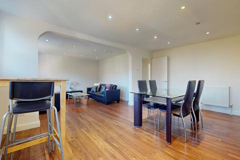 4 bedroom flat to rent, Finchley Road, St Johns Wood, NW8