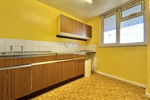 2 bedroom flat for sale, George Street, Wakefield