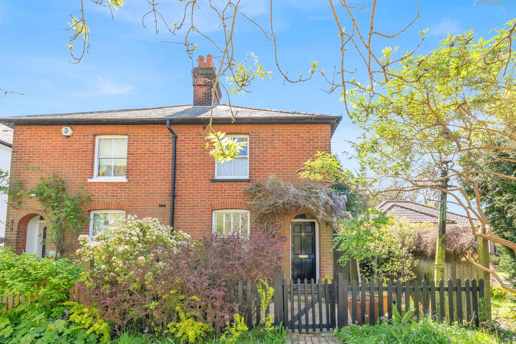 Ashtead 2 bed semidetached house for sale £660,000