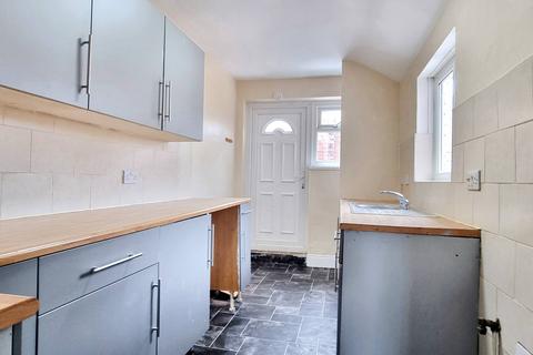2 bedroom terraced house to rent, East View, Castletown SR5