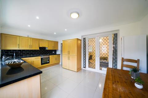 5 bedroom house share to rent, Avalon Road, London W13