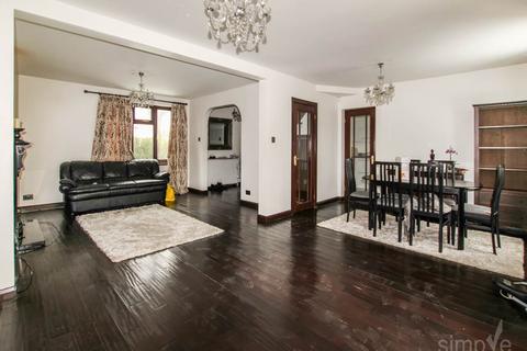 4 bedroom house to rent, Central Avenue, Hayes, Middlesex