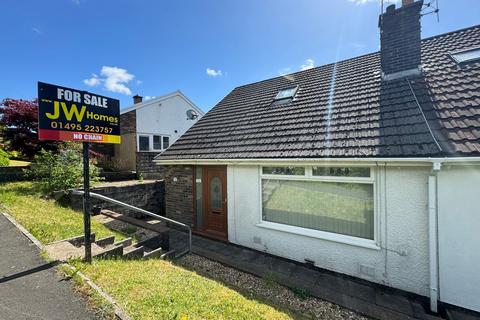 3 bedroom semi-detached bungalow for sale, Shirdale Close, Hengoed CF82