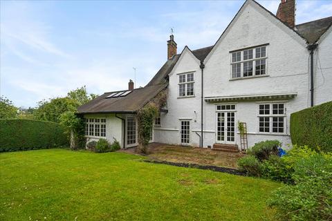 8 Winscombe Crescent, London, W5 1AZ